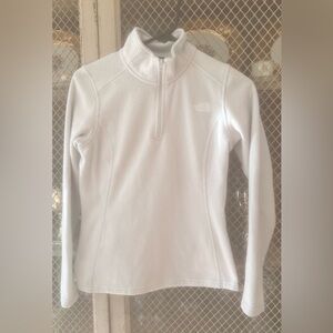 Pale gray North Face Fleece Pullover. Size XS. Excellent condition.